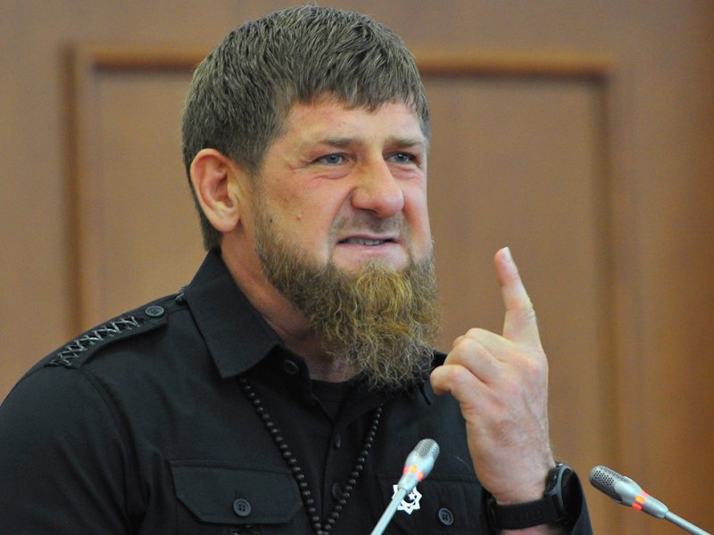 Кадыров призвал медиков не уходить в отпуск в период пандемии