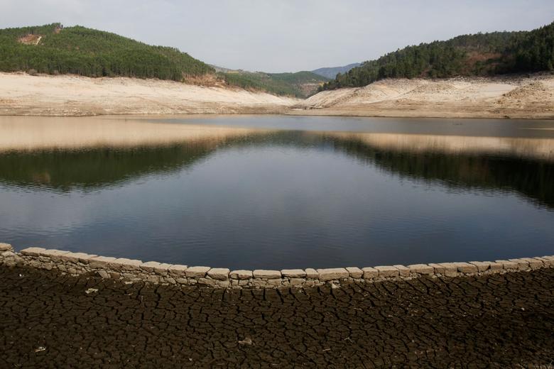 Деревня-призрак появилась в Испании после многолетней засухи12