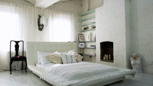 Дизайн спальни с камином38