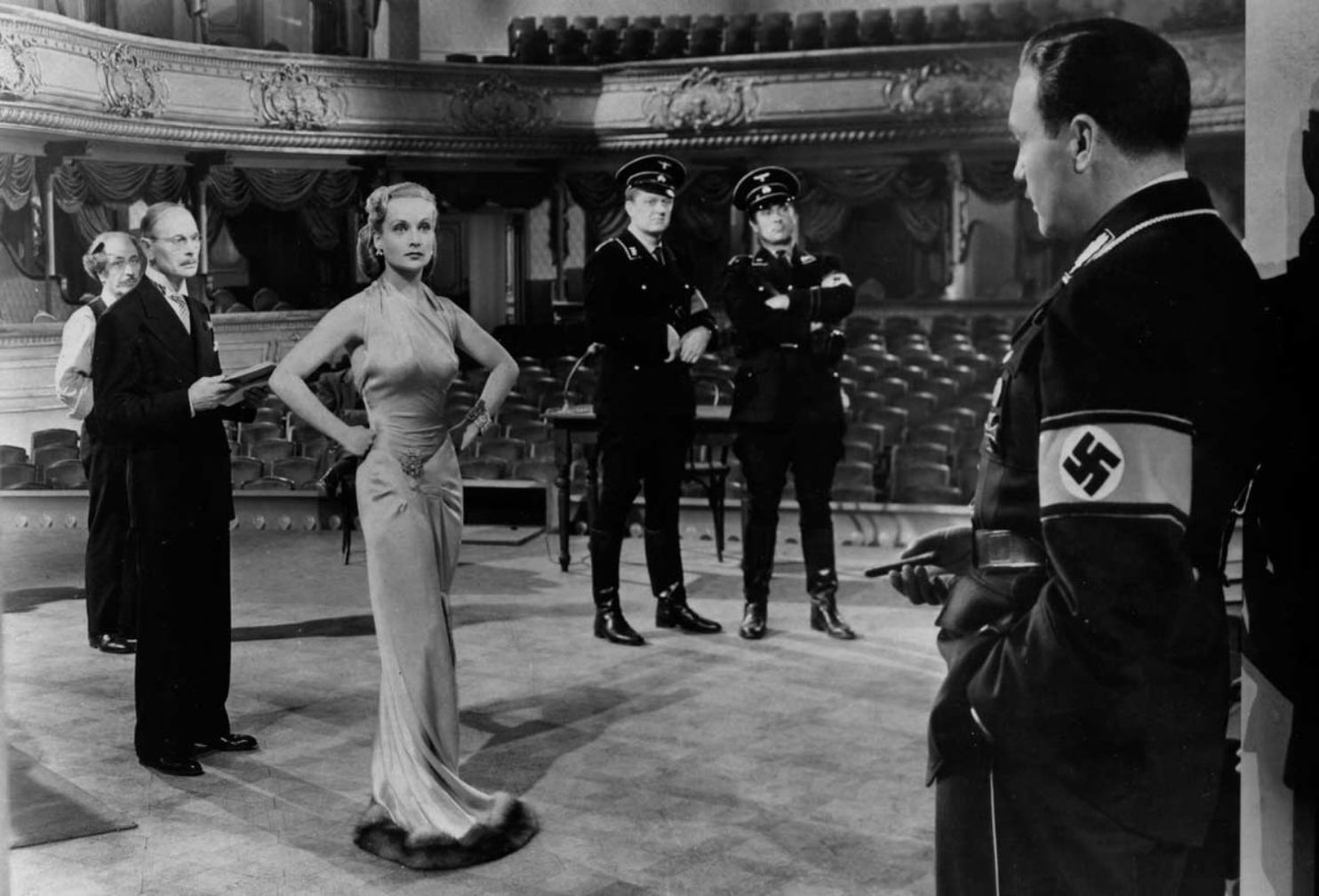Быть или не быть / To Be or Not to Be (1942): кадр из фильма