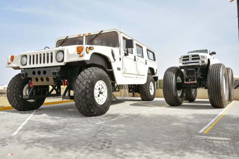 Арабский шейх построил самый большой в мире Hummer3