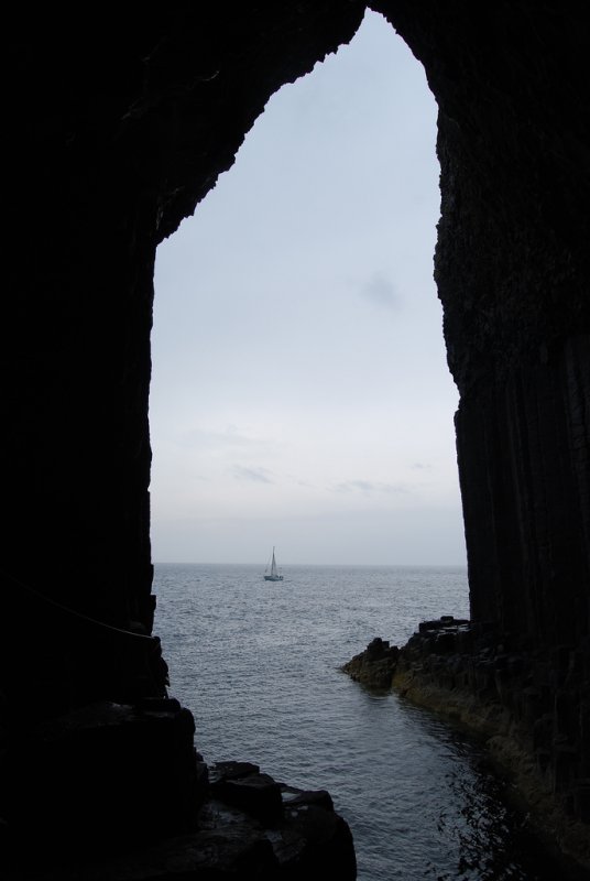 Поющая пещера Фингала (18 фото)6