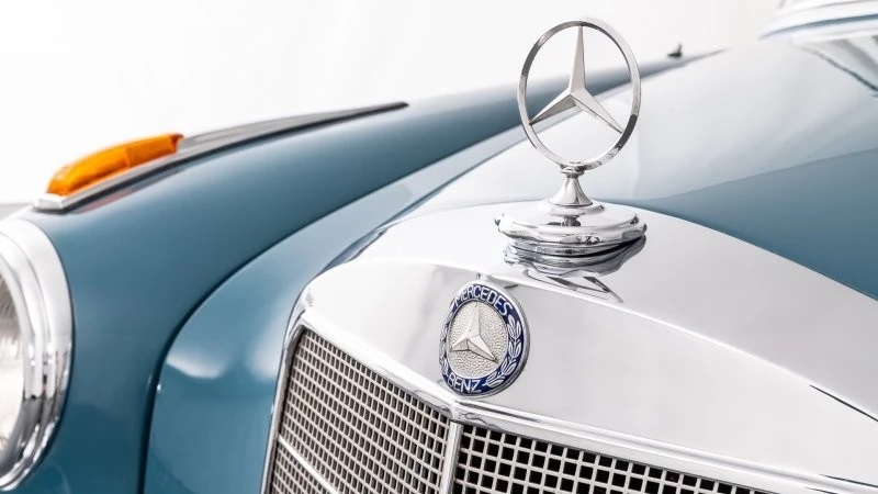 Редкое купе Mercedes-Benz 1960 года выпуска и соответствующий прицеп выставили на продажу (20 фото)17