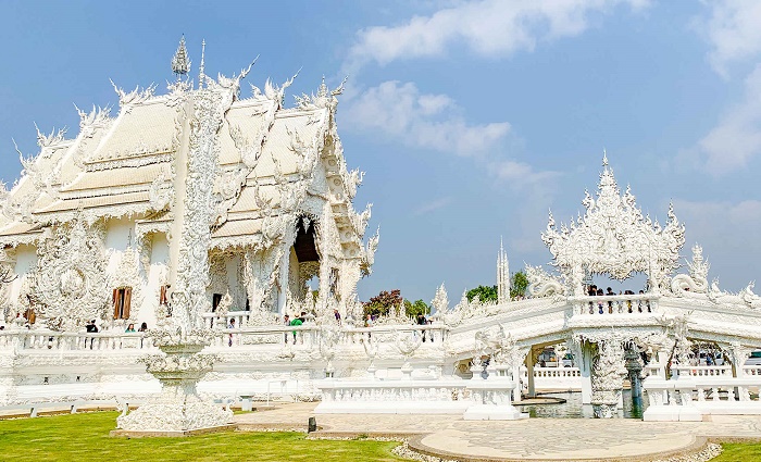 «Белый храм» Таиланда, который выглядит как божественный подарок с небес7