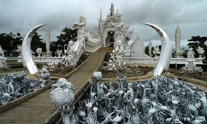 «Белый храм» Таиланда, который выглядит как божественный подарок с небес9