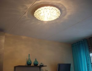Плоские светильники и люстры для вашего потолка53