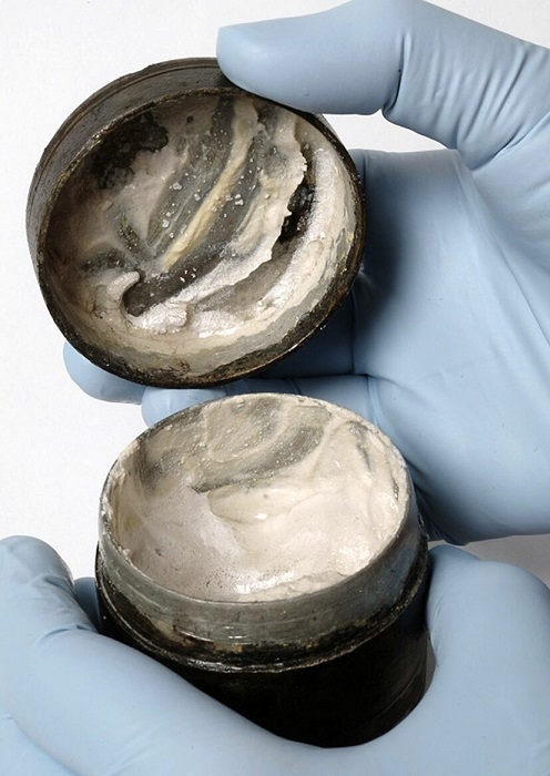 Кольцо императора и 2000-летний крем: 6 артефактов, рассказывающих о жизни людей прошлого3