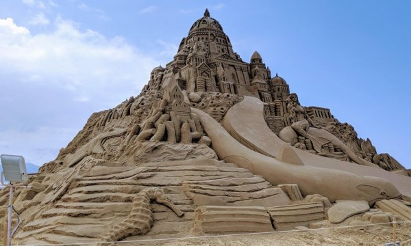 Впечатляющие фигуры из песка (16 фото)1