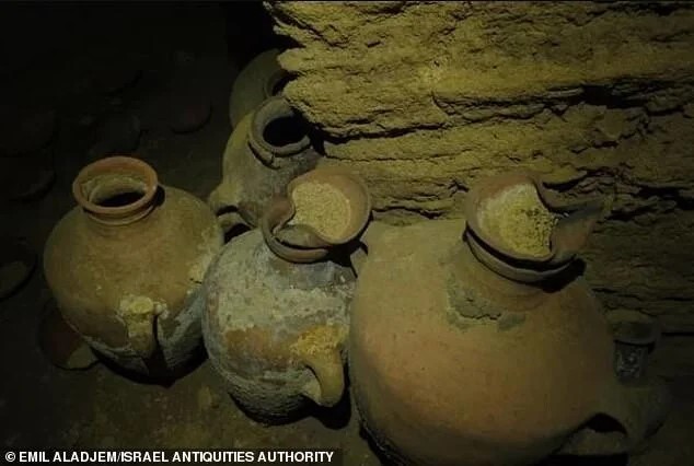 В Израиле нашли нетронутую погребальную пещеру времен Рамсеса II2