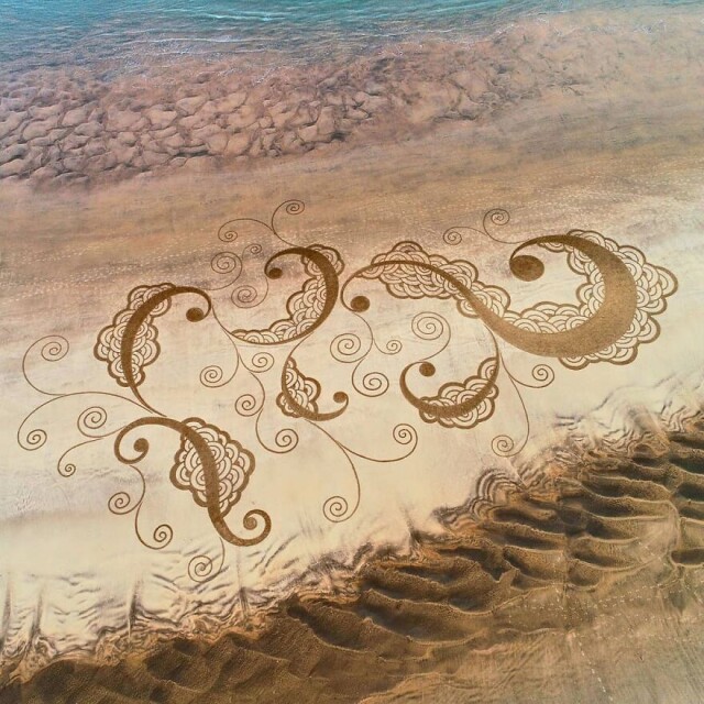 Гигантские рисунки на песке (30 фото)11