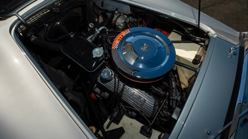Редкая двухпедальная модель Shelby Cobra 1965 года5