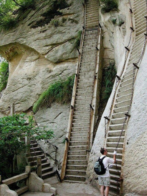 Лестницы, пройти по которым решится далеко не каждый (11 фото)5
