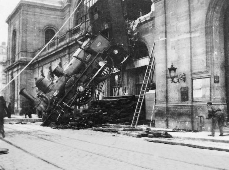 Крушение поезда на вокзале Монпарнас – одно из самых известных и впечатляющих железнодорожных происшествий (1895) (7 фото)6
