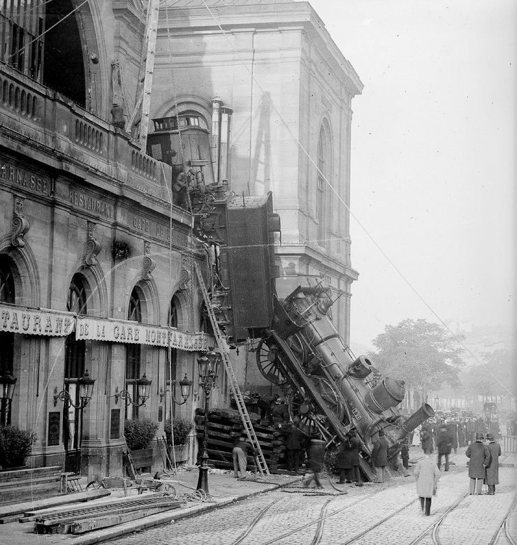 Крушение поезда на вокзале Монпарнас – одно из самых известных и впечатляющих железнодорожных происшествий (1895) (7 фото)3