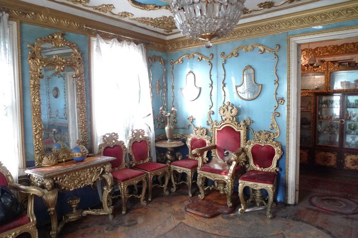 Старенький домик в Брянске прячет в себе королевские апартаменты2