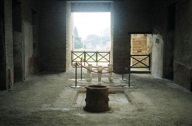 Стол, связанный с убийством Юлия Цезаря, найден в Помпеях: улики прошлого3