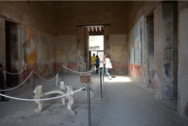 Стол, связанный с убийством Юлия Цезаря, найден в Помпеях: улики прошлого2
